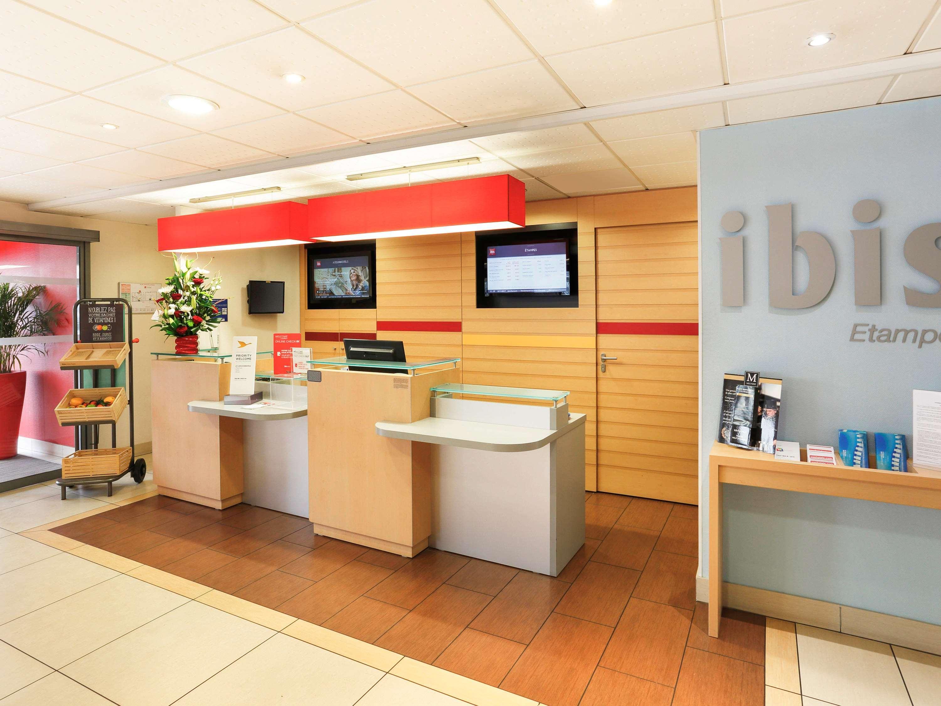 Ibis Etampes Hotel Exterior photo